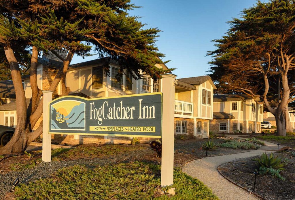A sign in front of the FogCatcher Inn building.